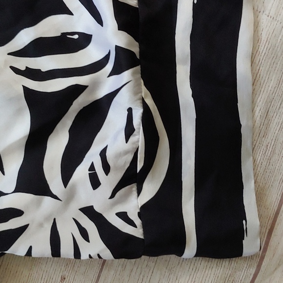 Cache Bold Black & White Silk Top - Picture 5 of 9
